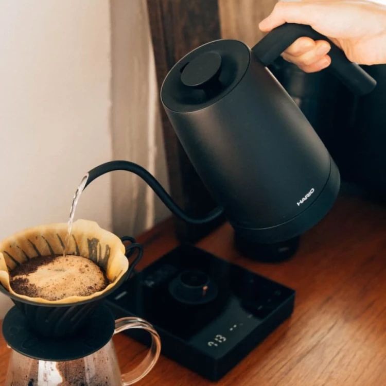 Hario Lyra Czajnik Elektryczny 800 ml czarny | CoffeeLove