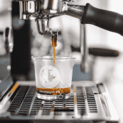 Rhino Shot Glass z wylewką i rączką | CoffeeLove